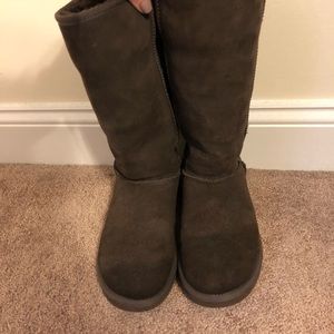 Classic Talk Brown Uggs - size 7
